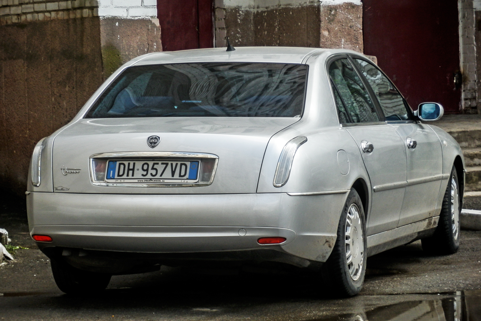 DH 957 VD, Lancia Thesis 1st gen (841), 2002–2009