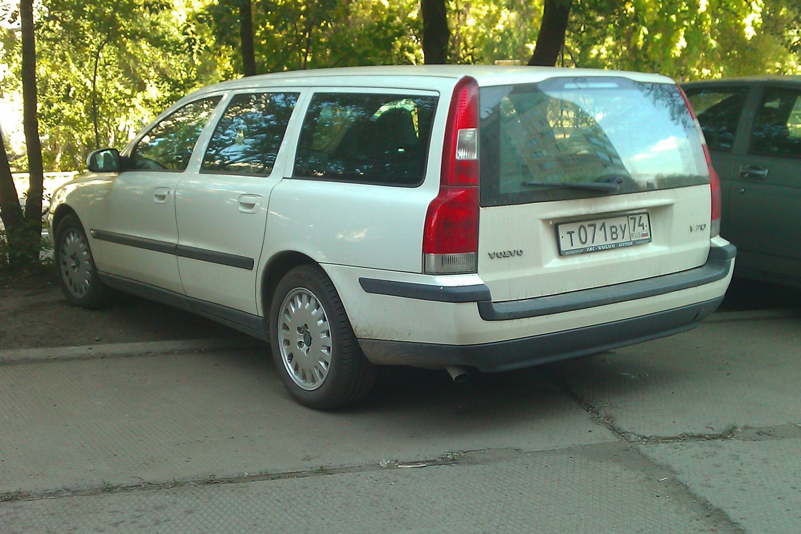т 071 ву 74, Volvo V70 2nd gen (285), 2000–2007
