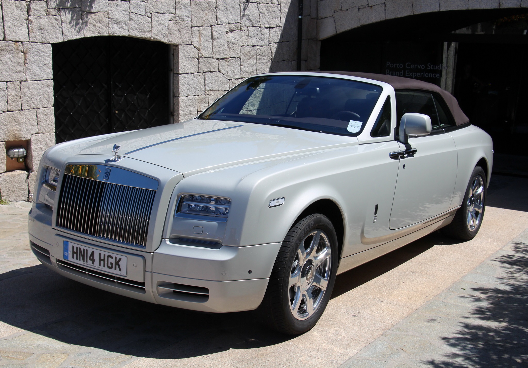 HN14HGK, Rolls-Royce Phantom Drophead Coupé 