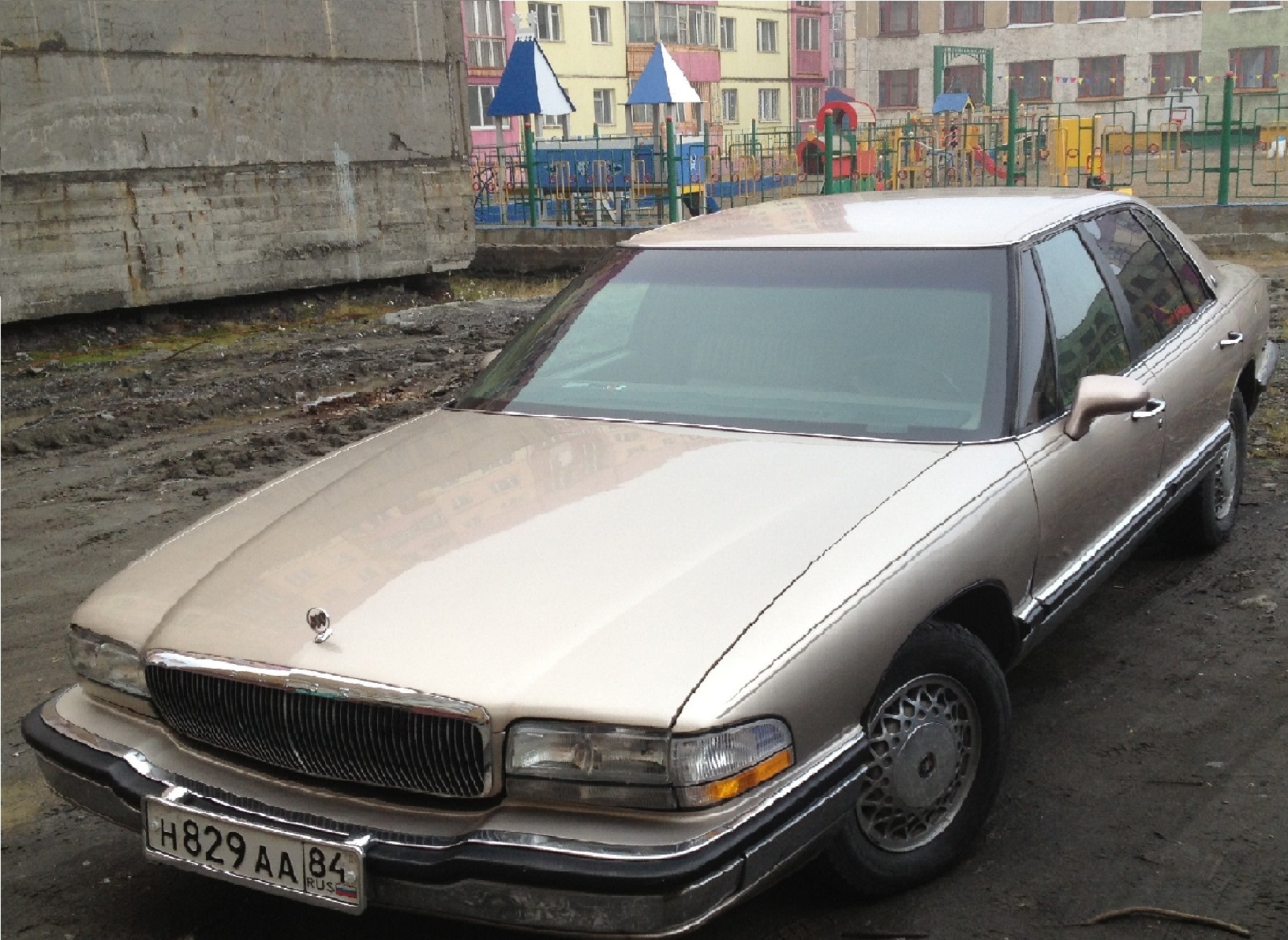 н 829 аа 84, Buick Park Avenue 1st gen (C-body), 1990–1996