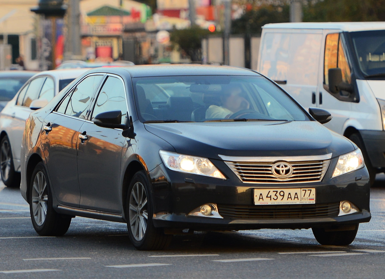 Машина тойота номер машина. Toyota Camry 77. Тойота Камри с кр 77. Камри а001ур95. Камри на 163.