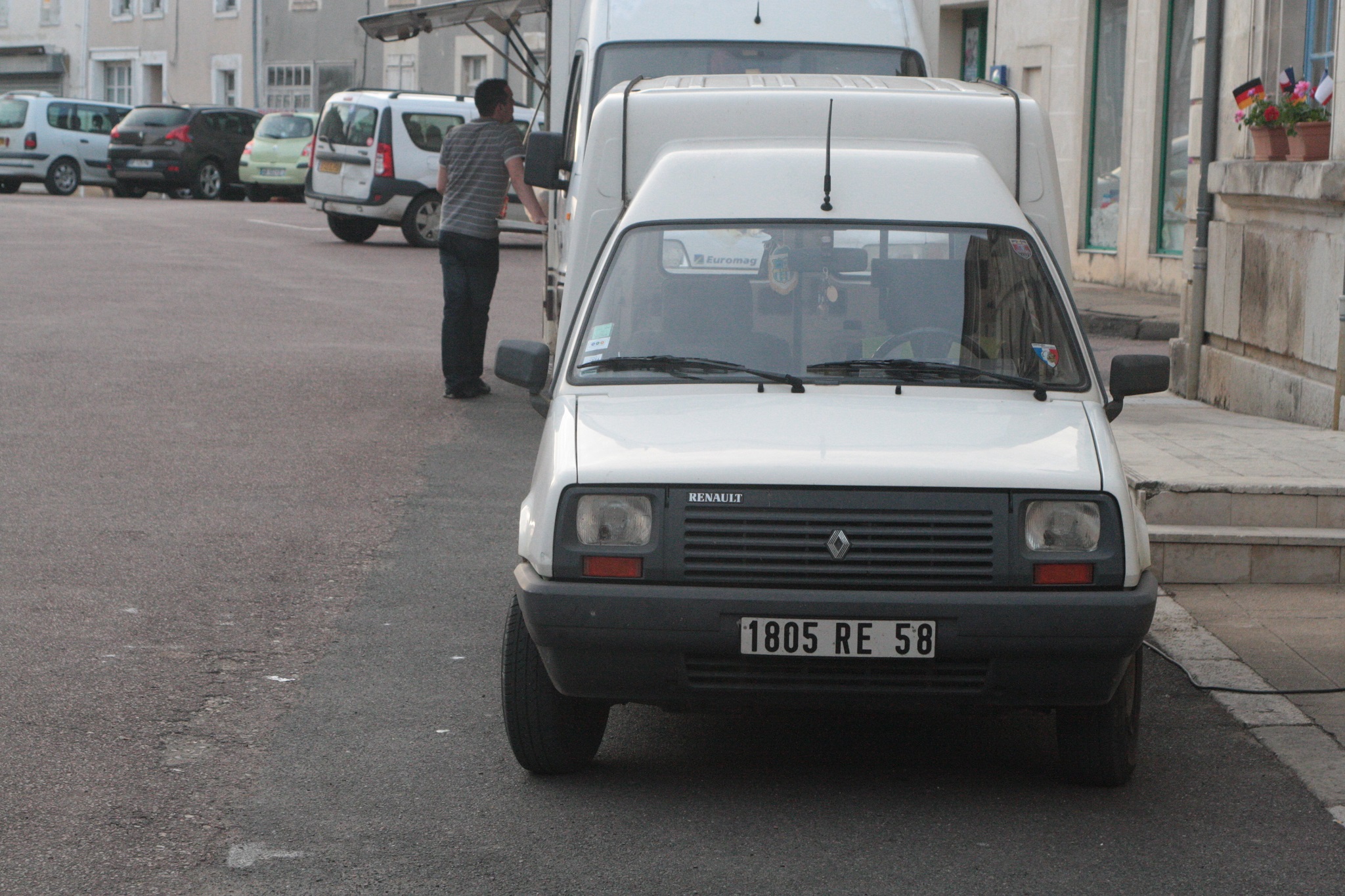 1805 RE 58, Renault Express 1st gen (F40/K40), 1985–2000 (–2002 for LATAM-market)