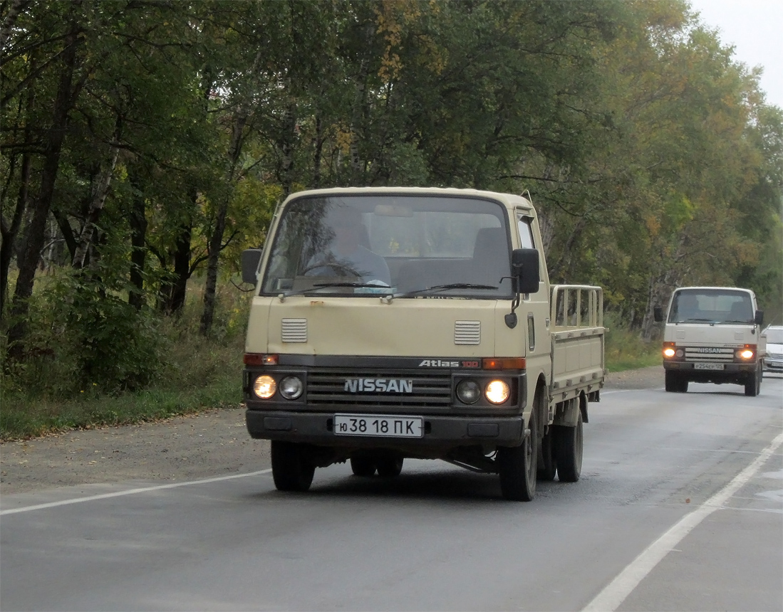 ю 3818 ПК, Nissan Atlas 1st gen 10/100/150 Light Truck (F22), 1981–1992