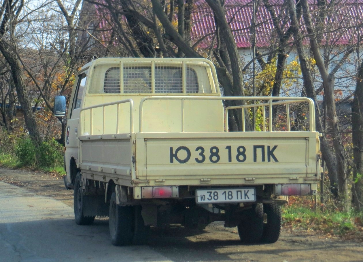 ю 3818 ПК, Nissan Atlas 1st gen 10/100/150 Light Truck (F22), 1981–1992