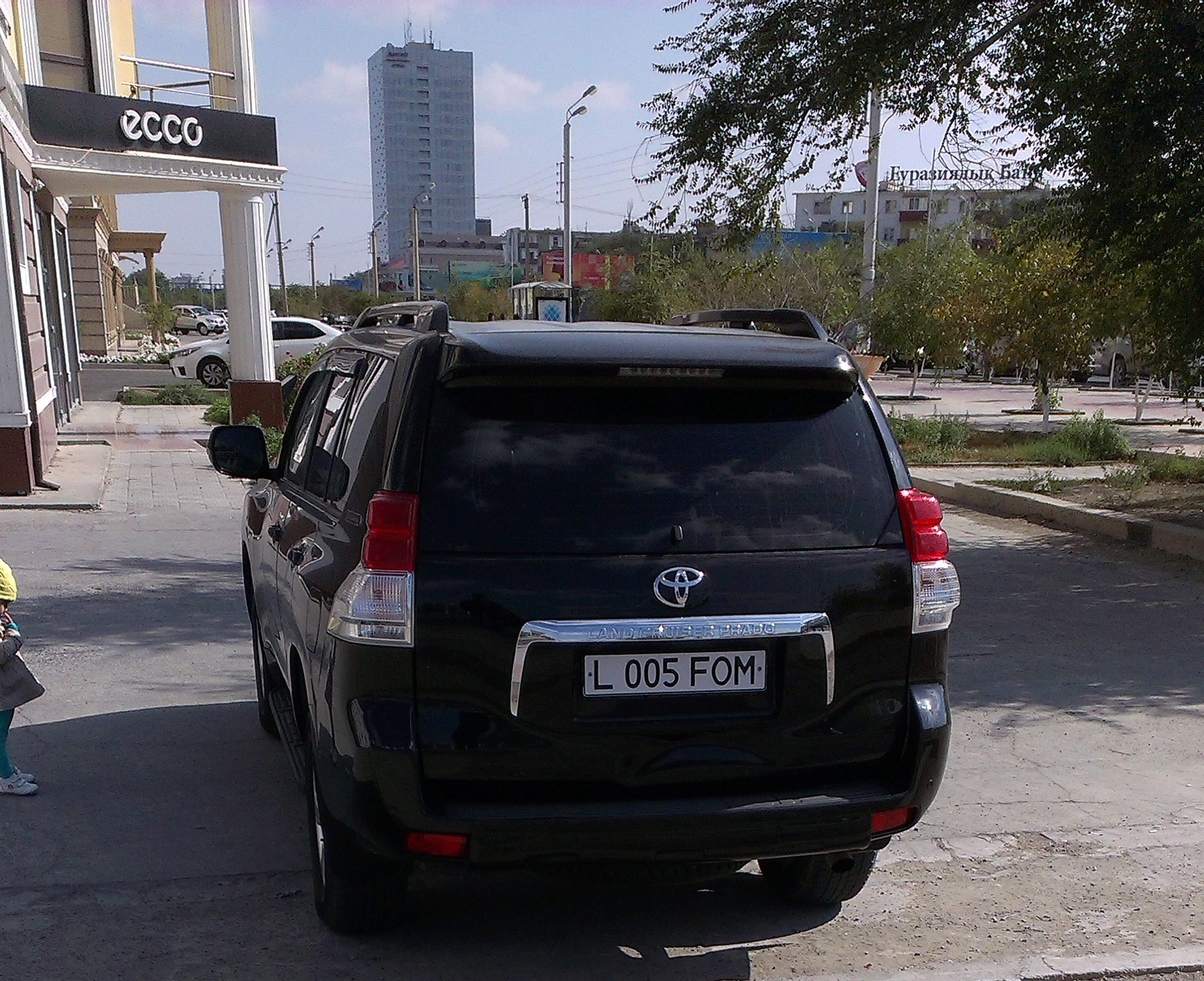 L 005 FOM, Toyota Land Cruiser Prado 4th gen 5-door SUV (J150), 2009–2013