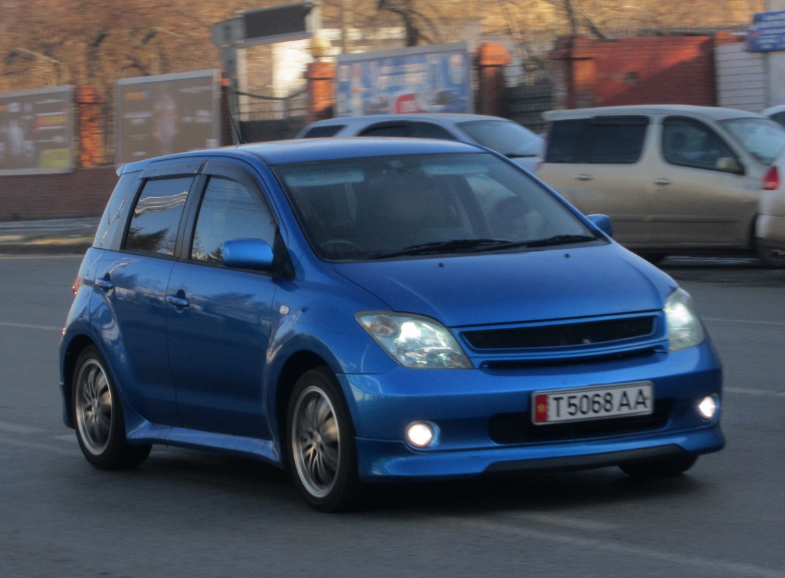 Тюнингованный Toyota ist 2003 г