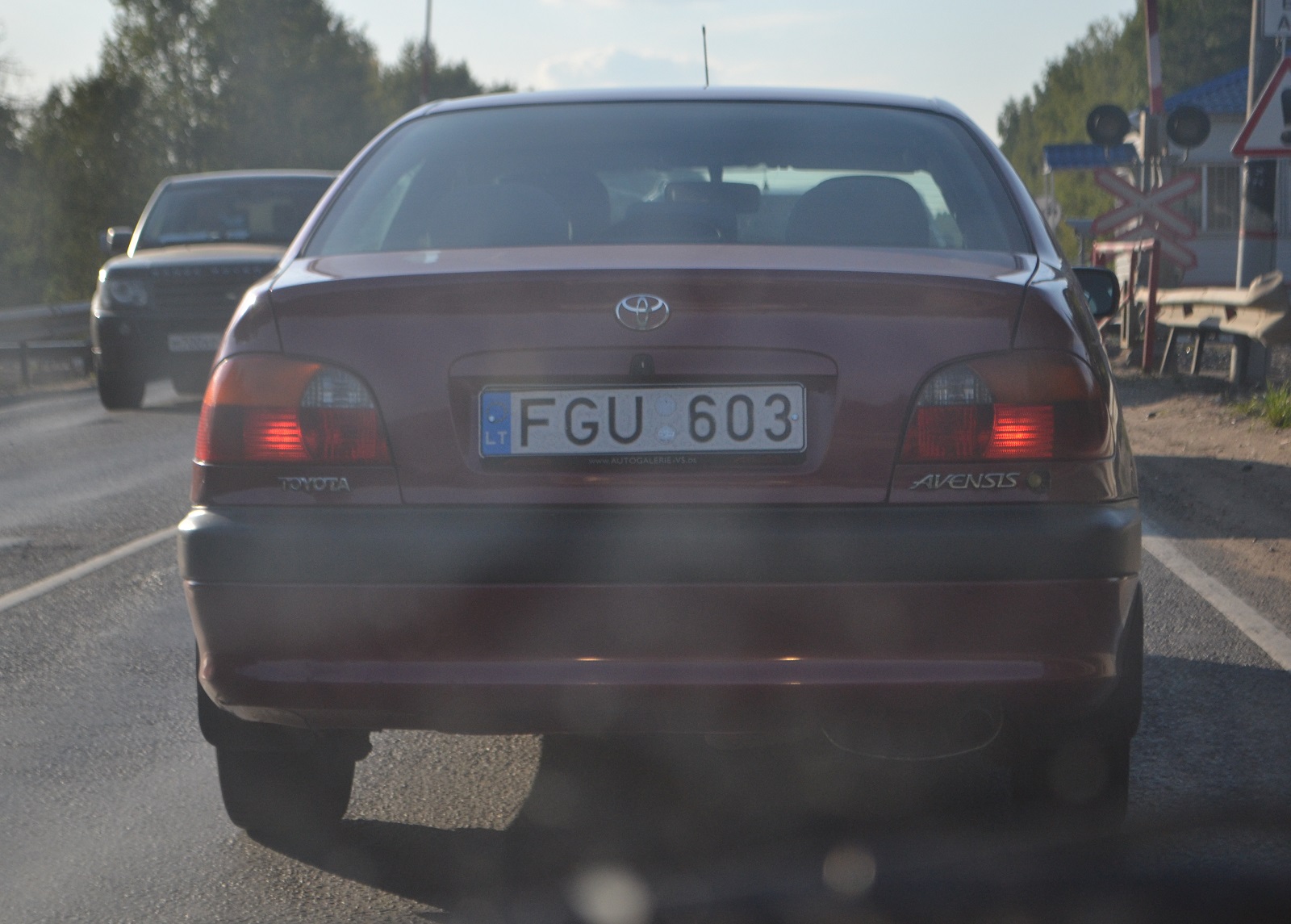FGU 603, Toyota Avensis 1st gen Sedan (T220), 1997–2003