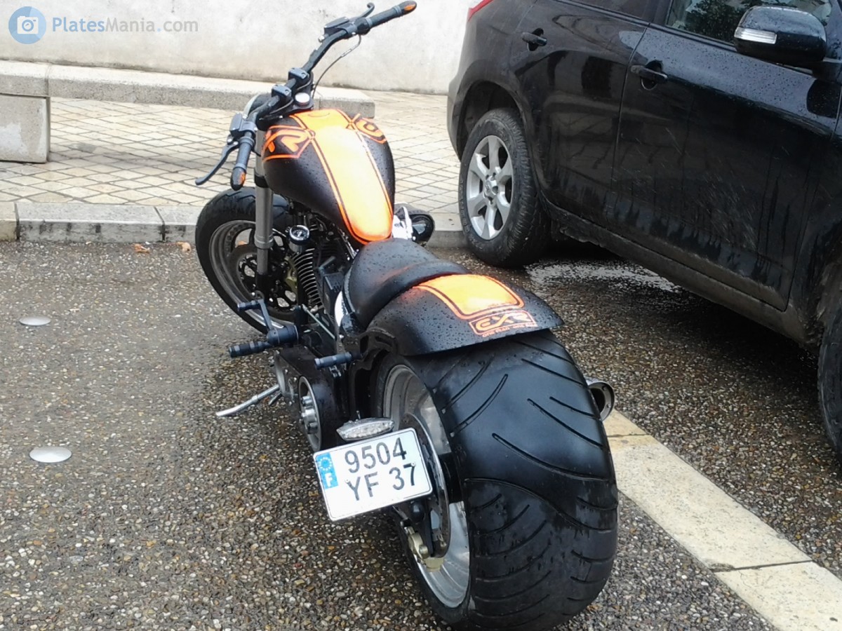 9504 YF 37, Harley-Davidson VRSC 