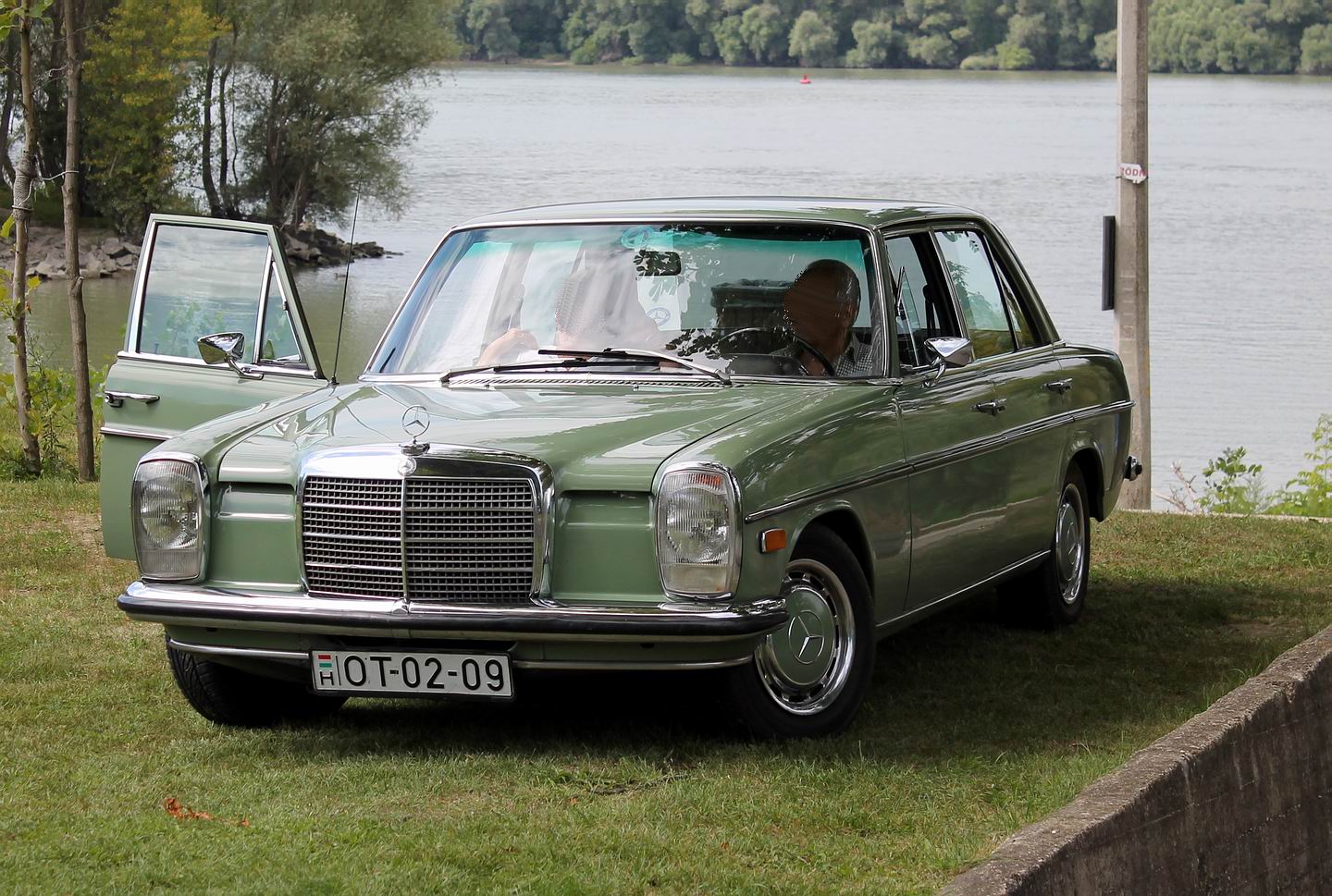 OT 02-09, Mercedes-Benz E-Klasse 200–280 Sedan (W114/W115), 1967­–1976