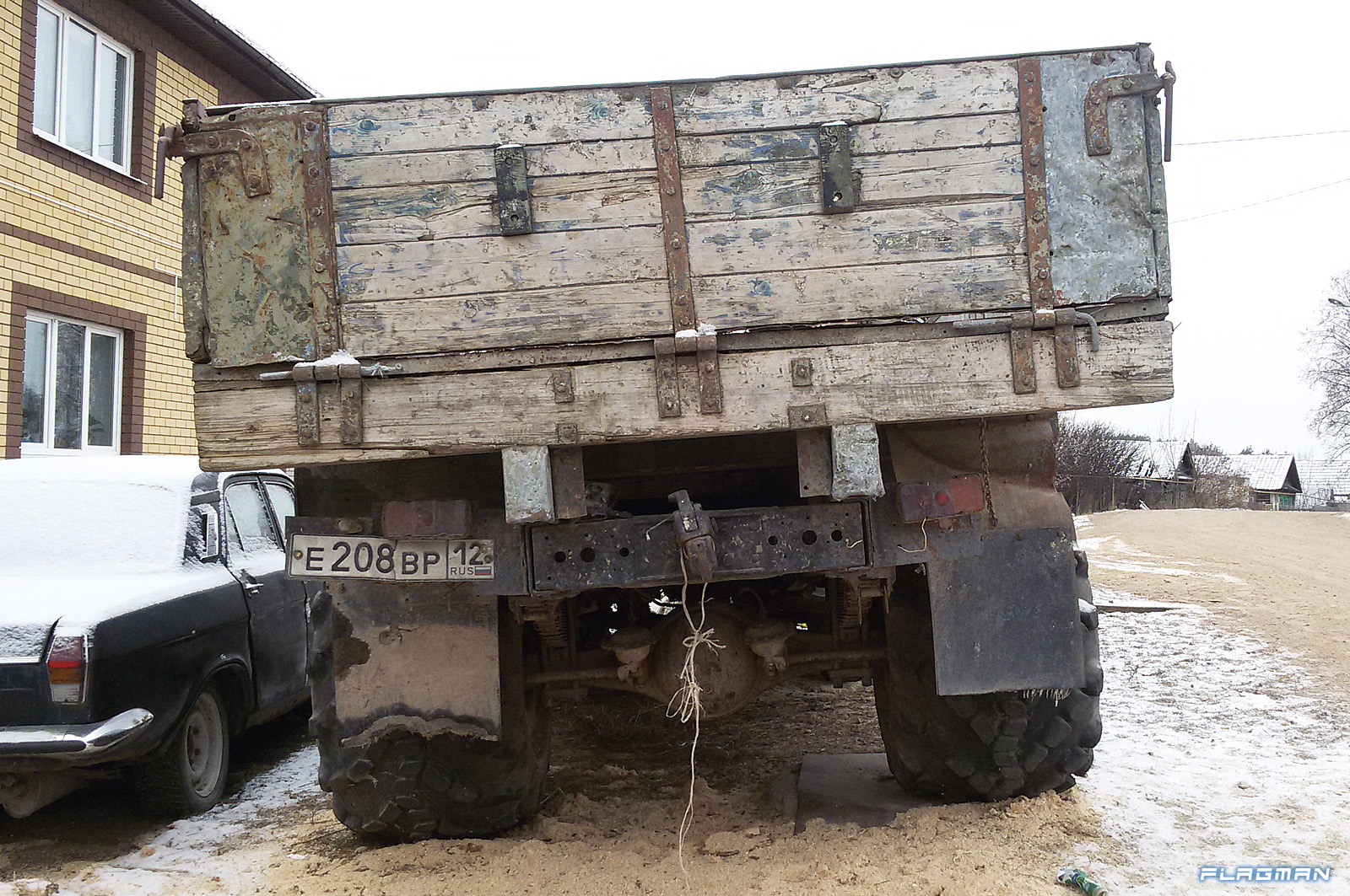 е 208 вр 12, ZIL 164 