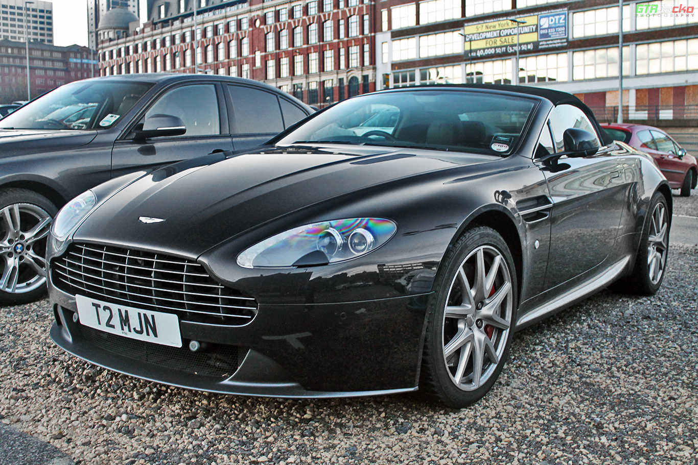 T2MJN, Aston Martin V8 Vantage 