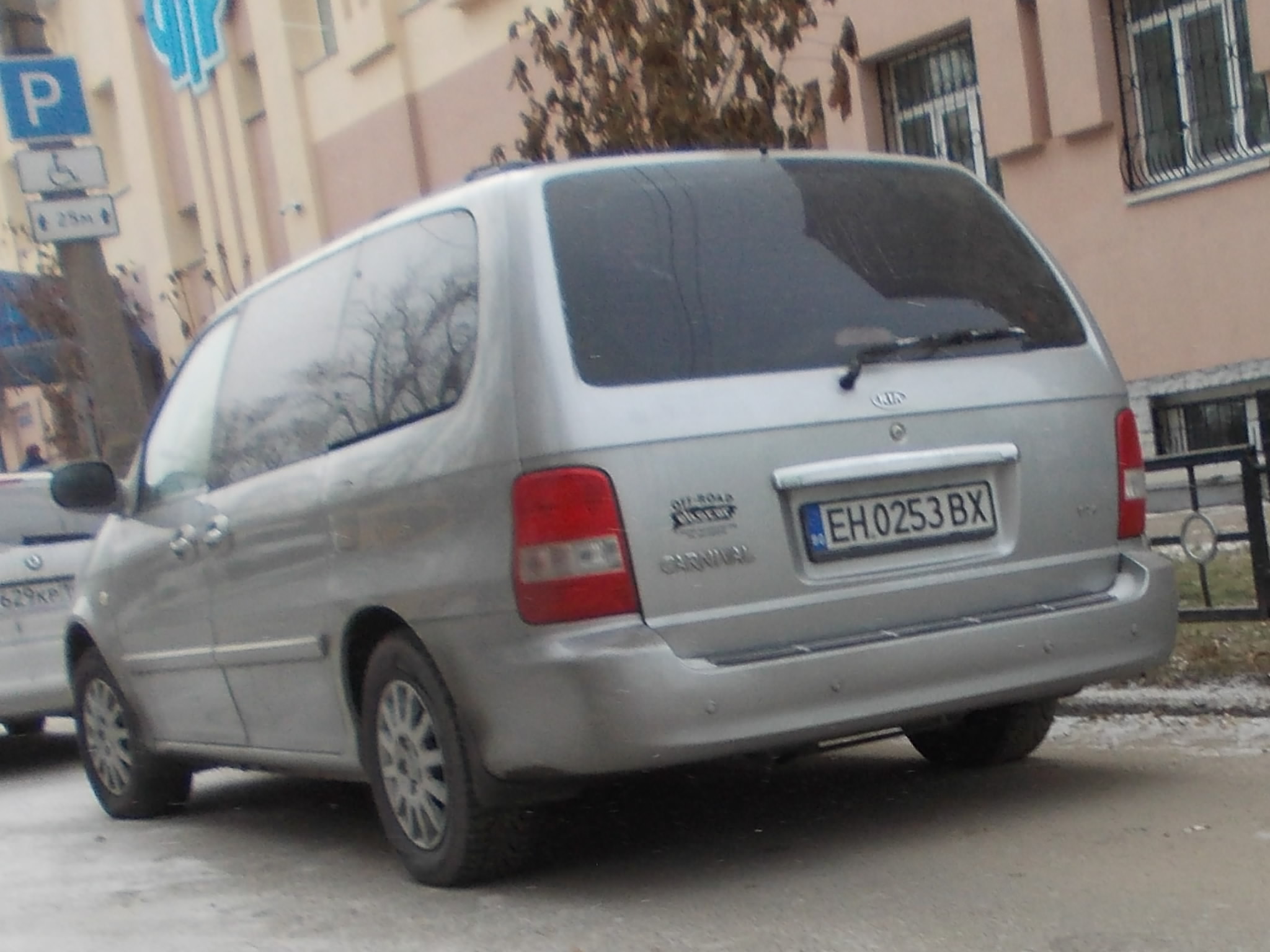 EH 0253 BX, Kia Carnival 1st gen (II) (KV), facelift, 2001–2006