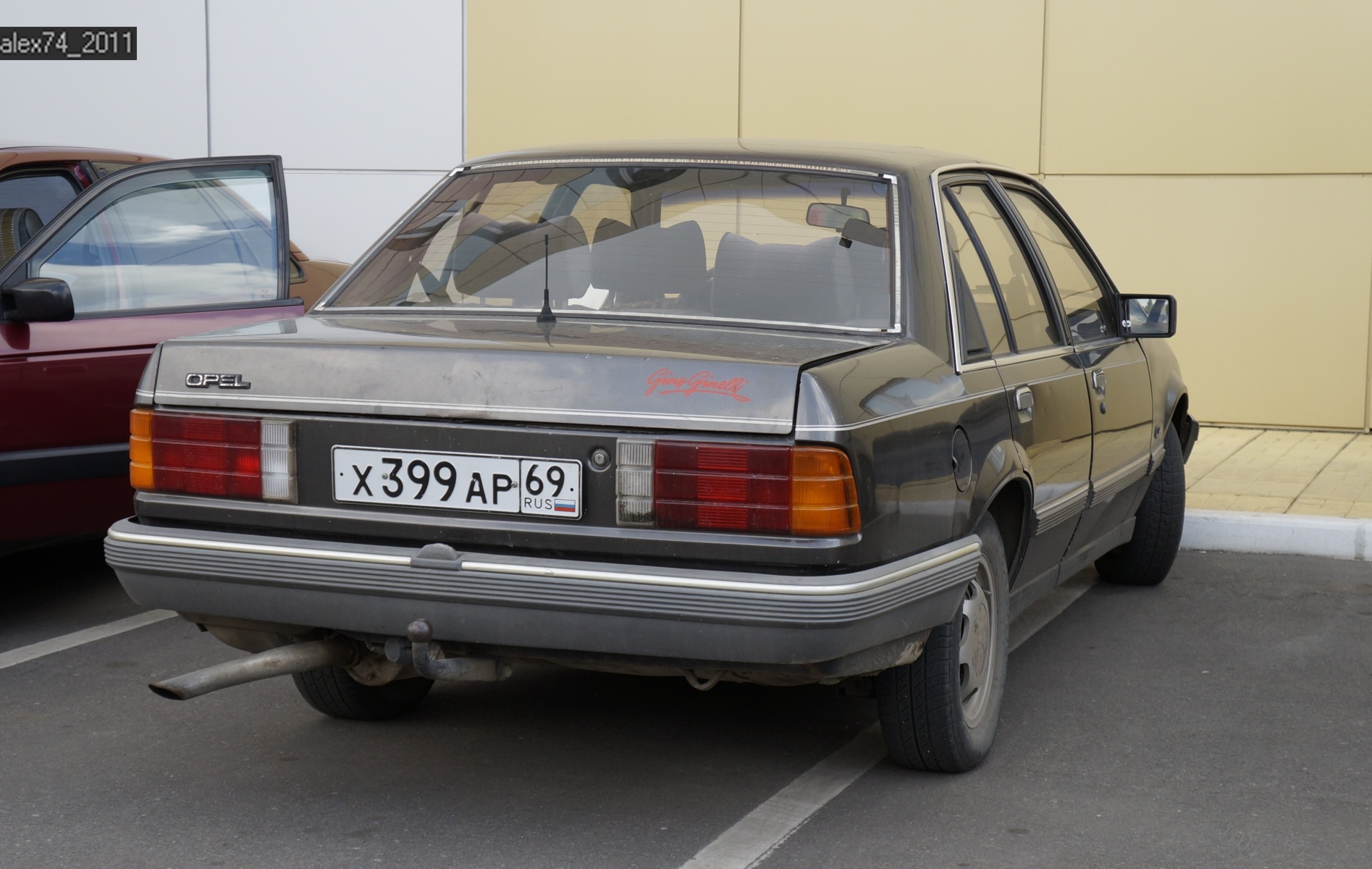 х 399 ар 69, Opel Rekord 5th gen Sedan (E2), facelift, 1982–1986