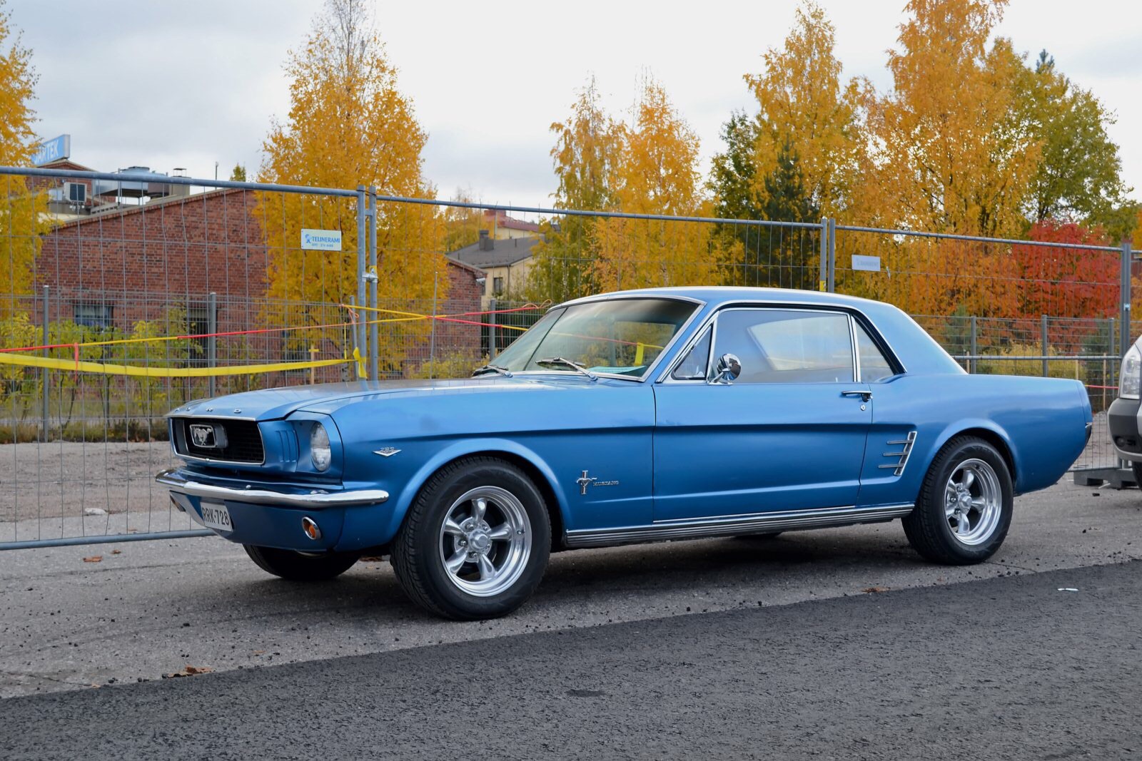 Первые мустанги. Форд Мустанг 1. Ford Mustang 1 поколения. Форт Мустанг 1 покаления. Форд Мустанг 1 поколения 1965.