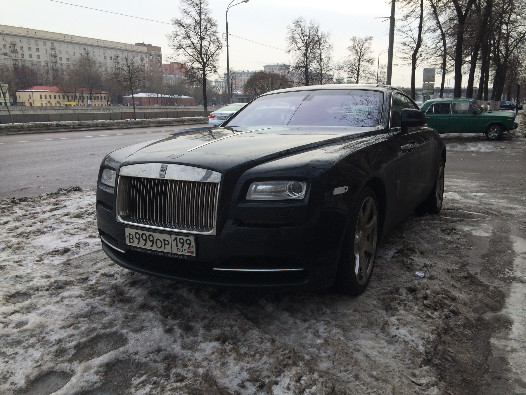 Сколько стоят номера в999ор99. Роллс Ройс Wraith 999. В707ор77 Роллс Ройс. Rolls Royce 999. Роллс Ройс с номерами 999.