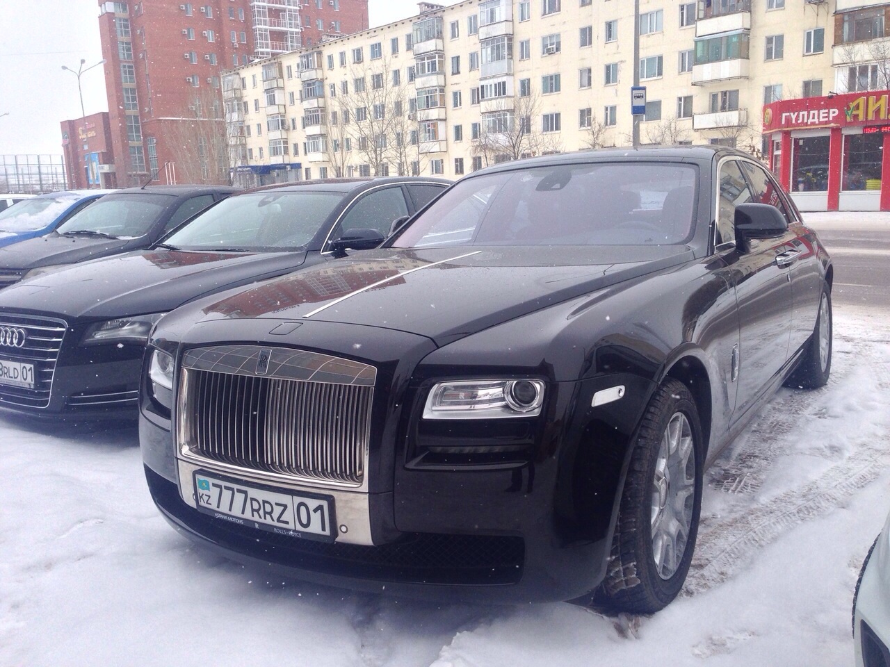 Номер астана. Rolls-Royce Казахстан. Казахский Роллс Ройс. Роллс Ройс из Казахстана. Роллс Ройс с казахскими номерами.