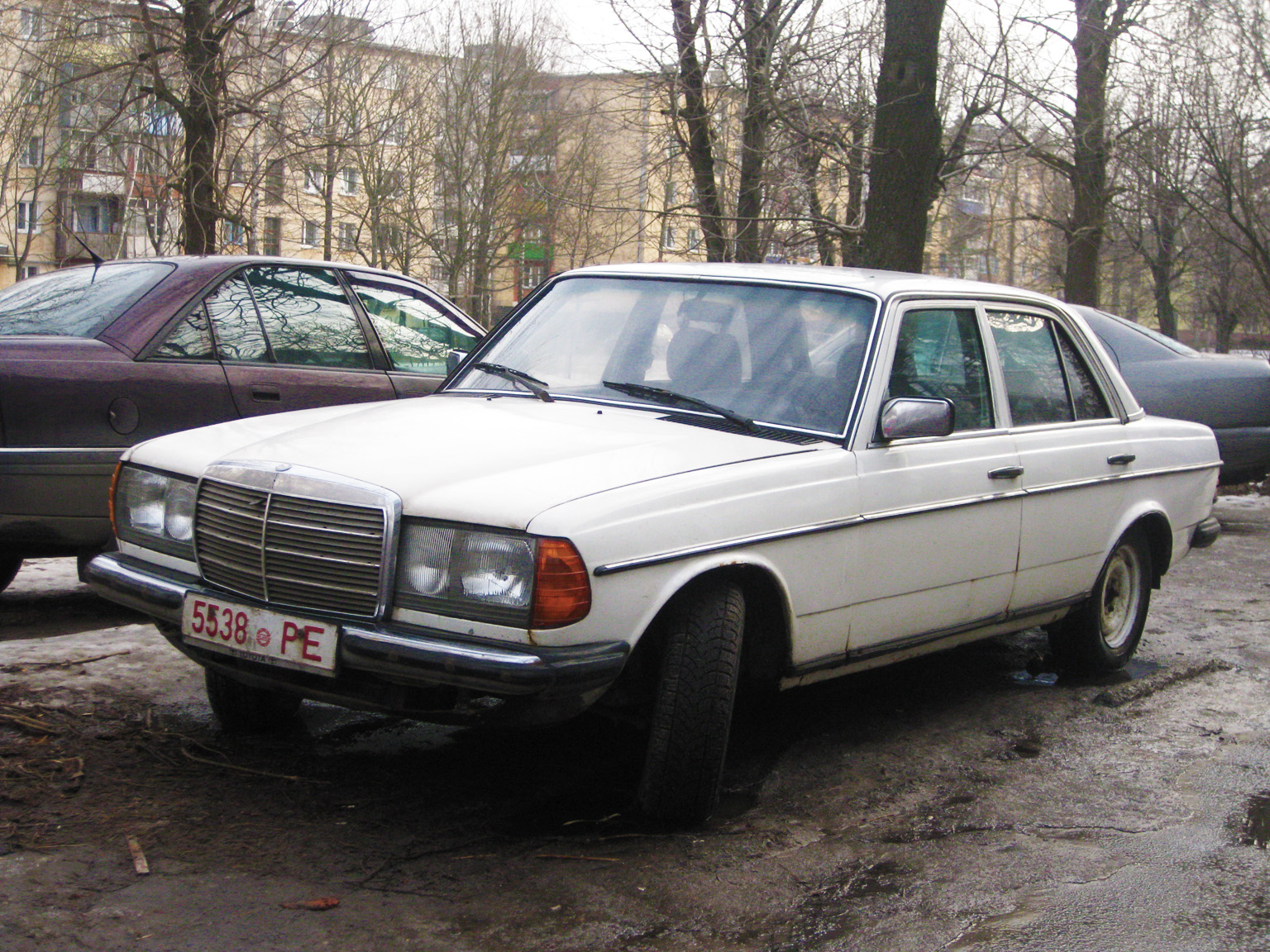 5538 PE, Mercedes-Benz E-Klasse 200–300 Sedan (W123), 1975­–1986