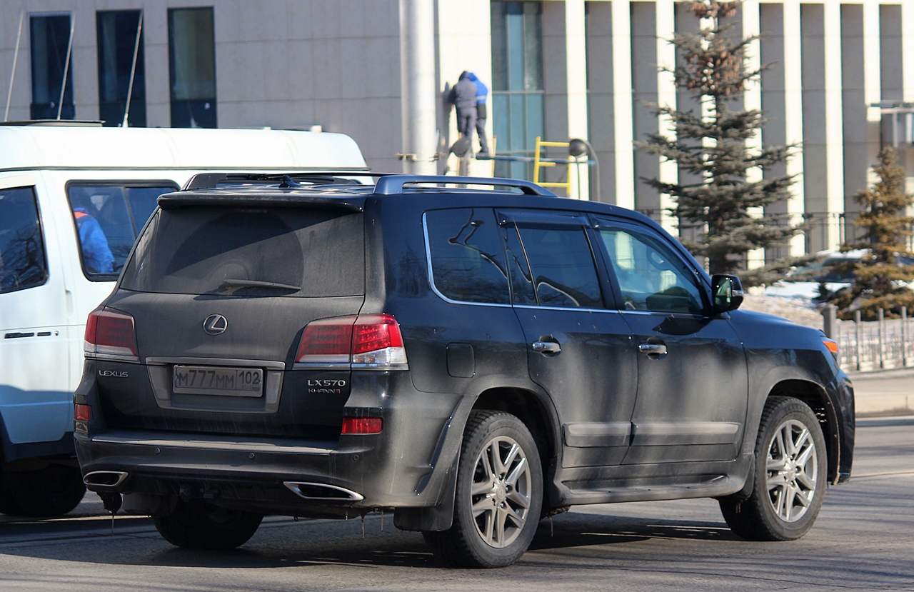 Lexus lx700