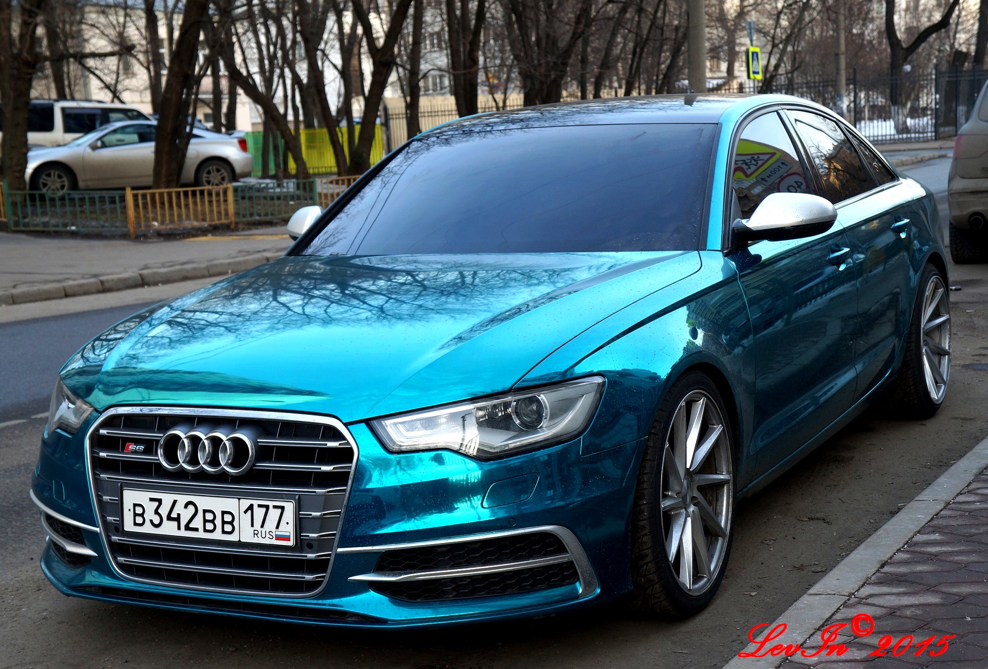 Audi a6 бирюзовая