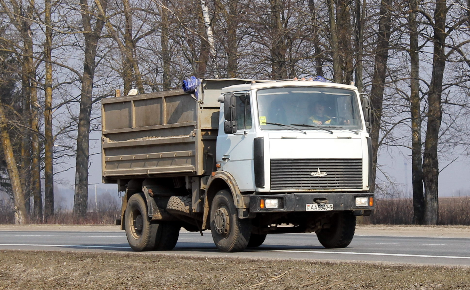 Автомобиль маз самосвалы