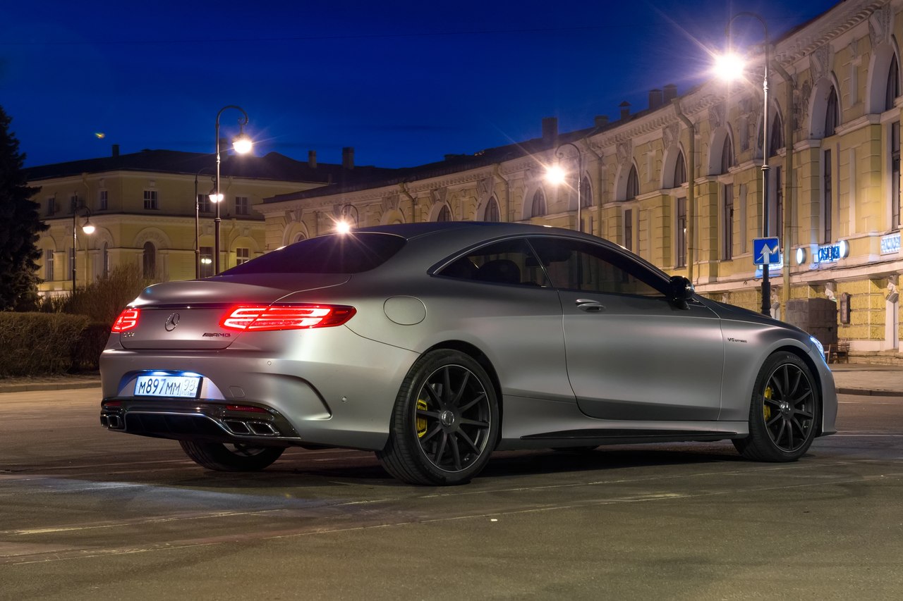 Mercedes Benz s63 AMG Coupe ночью