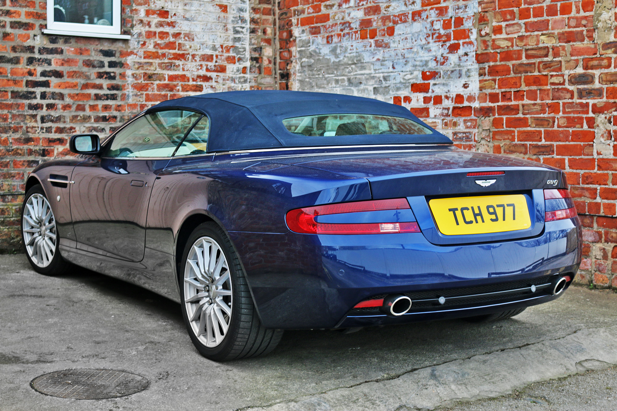 TCH977, Aston Martin DB9 Volante (VH300), 2004–2012