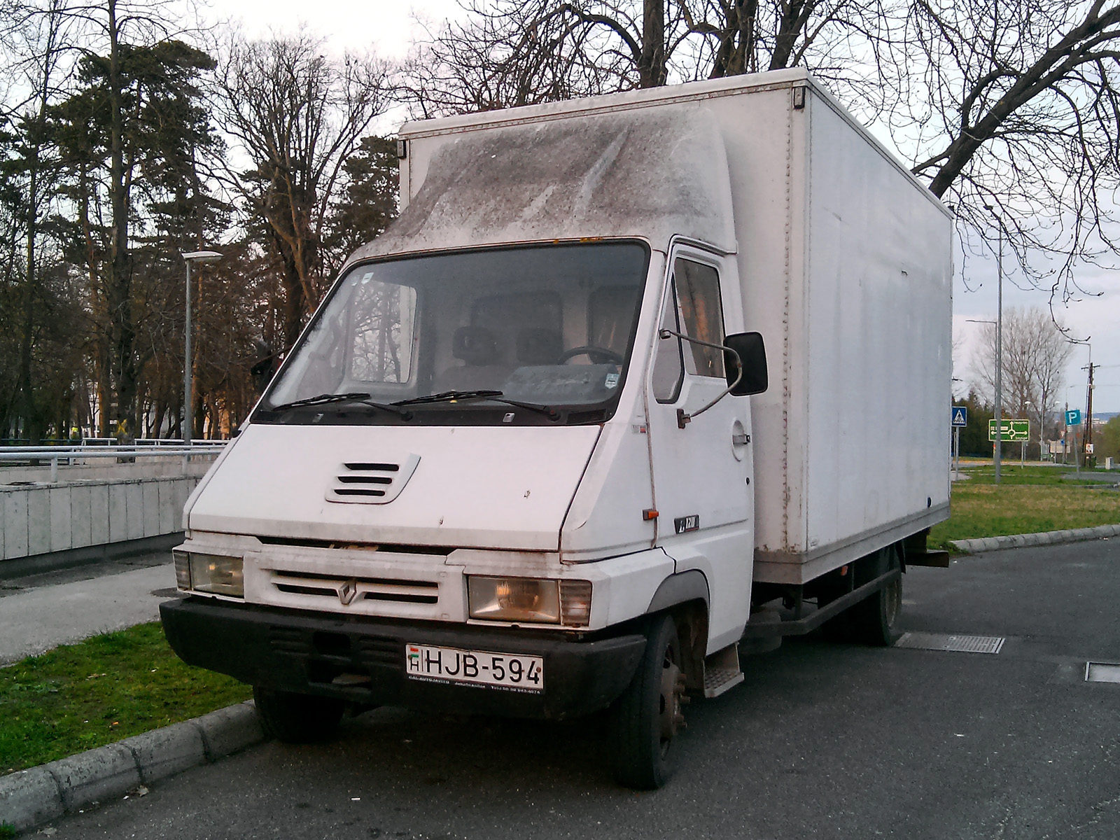 "HJB-594" Photos Renault B-Gamme (Messenger). Hungary