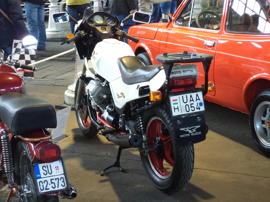 UAA-054, Moto Guzzi V35 