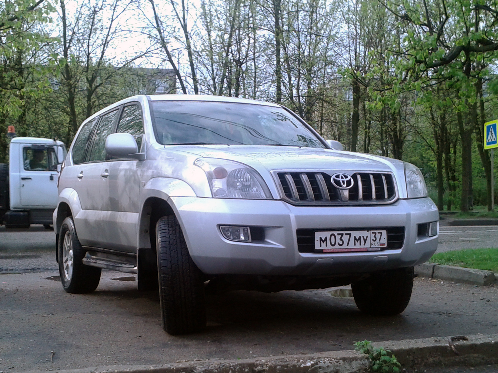 м 037 му 37, Toyota Land Cruiser Prado 3rd gen 5-door SUV (J120), 2002–2009