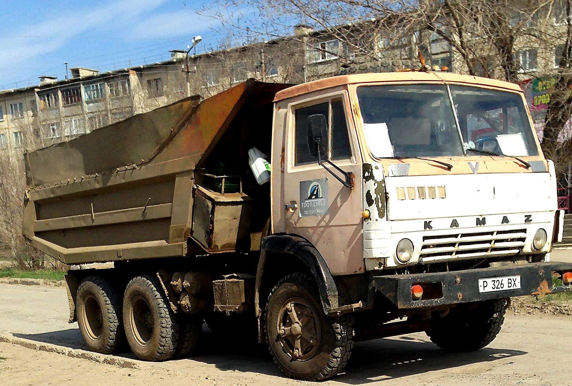 Камаз старый. КАМАЗ 5511 самосвал. Грузовой самосвал КАМАЗ 5511. КАМАЗ 5511 самосвал СССР. Старый КАМАЗ 5511.