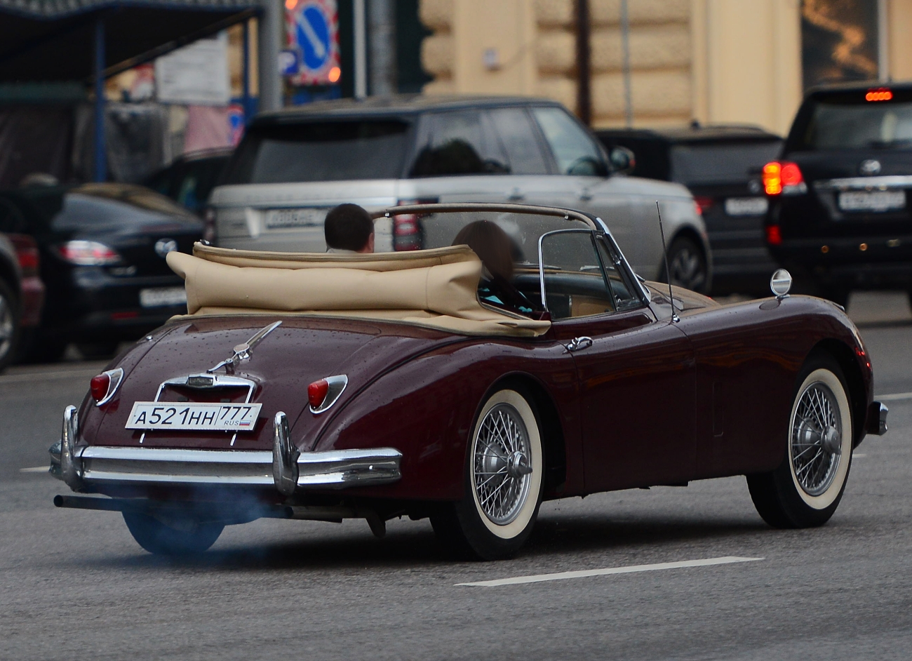 а 521 нн 777, Jaguar XK150 