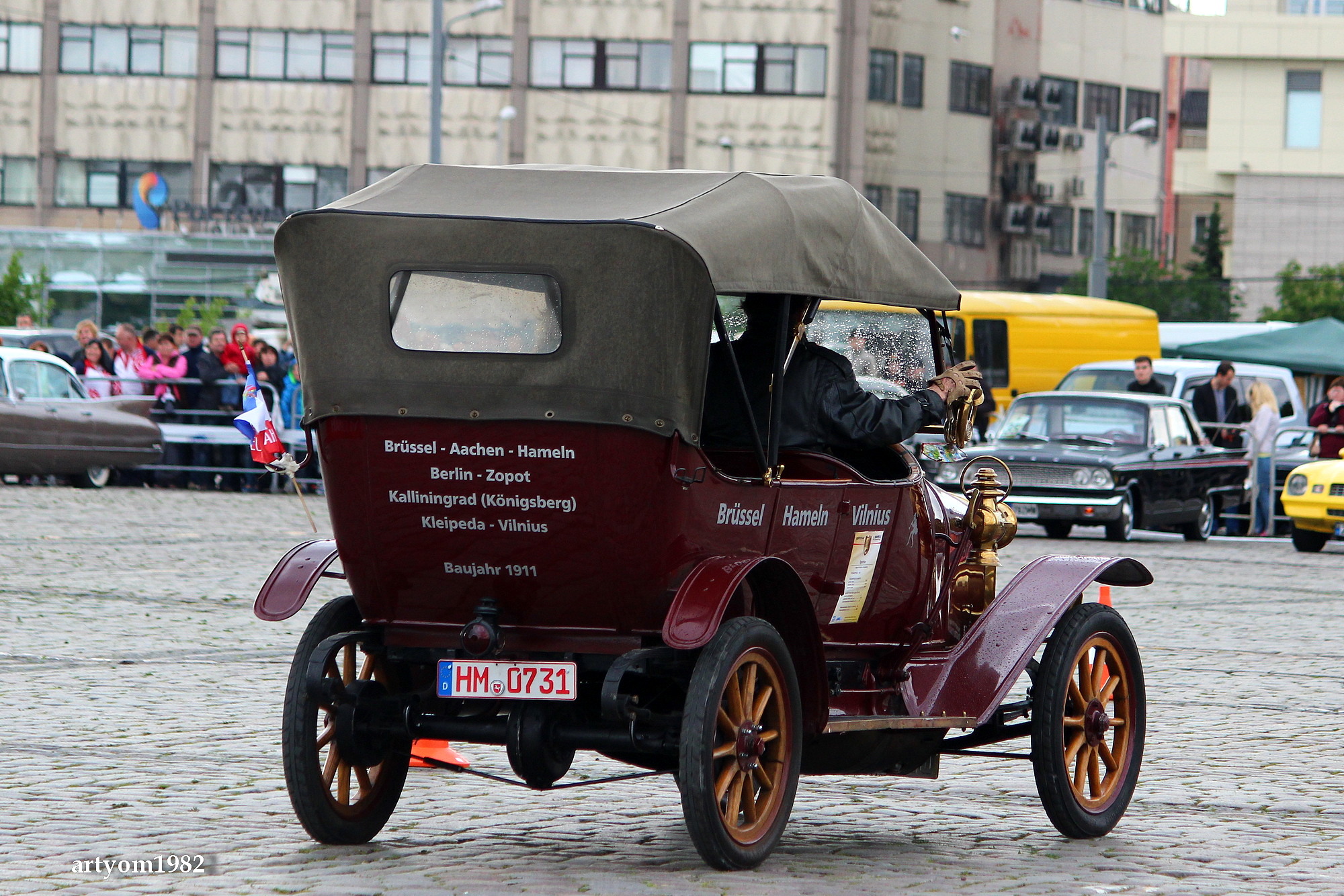 HM 0731, Red license plates 